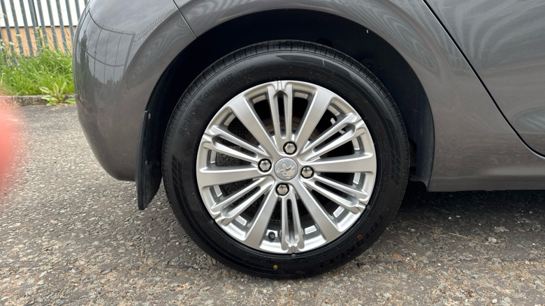 Peugeot 208 1.2 PureTech 82 Signature 5dr [Start Stop] Petrol Hatchback